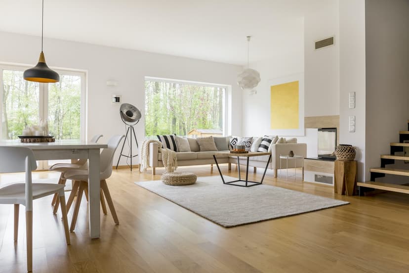 Wohnzimmer einer Wohnung vor dem Verkauf