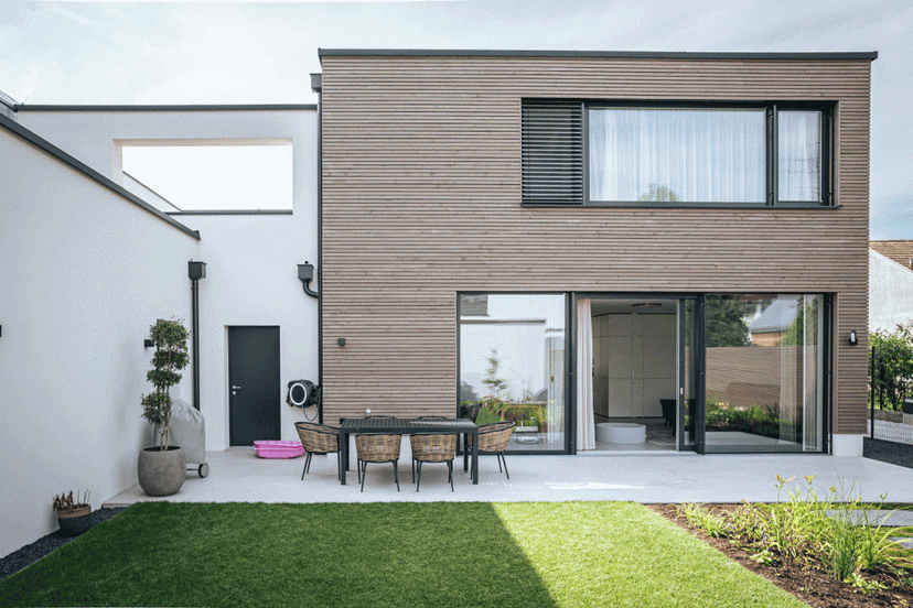 Die Baulücke optimal genützt, Wohnkomfort und modernes Design harmonisch gelöst.