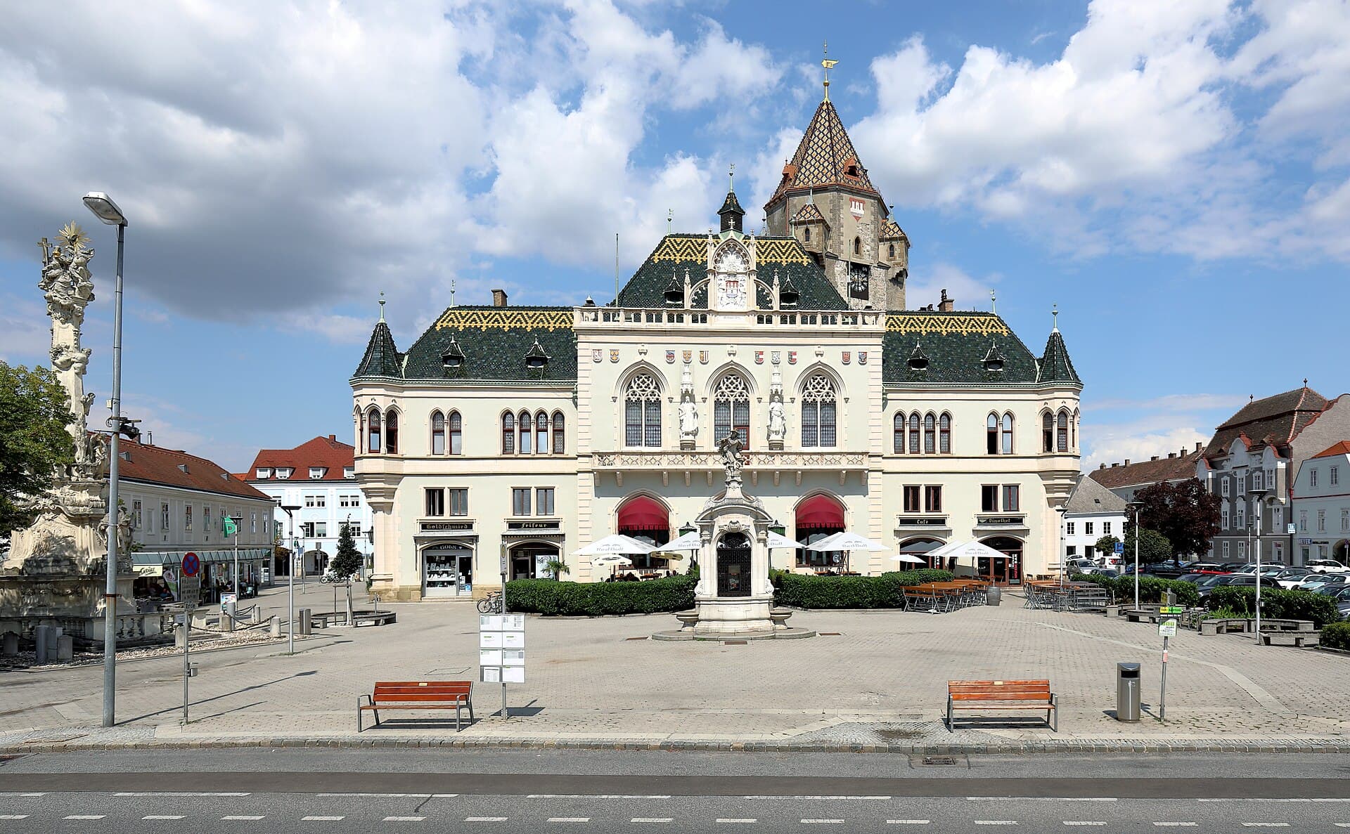 Hauptplatz mit Rathaus in Korneuburg, Niederösterreich