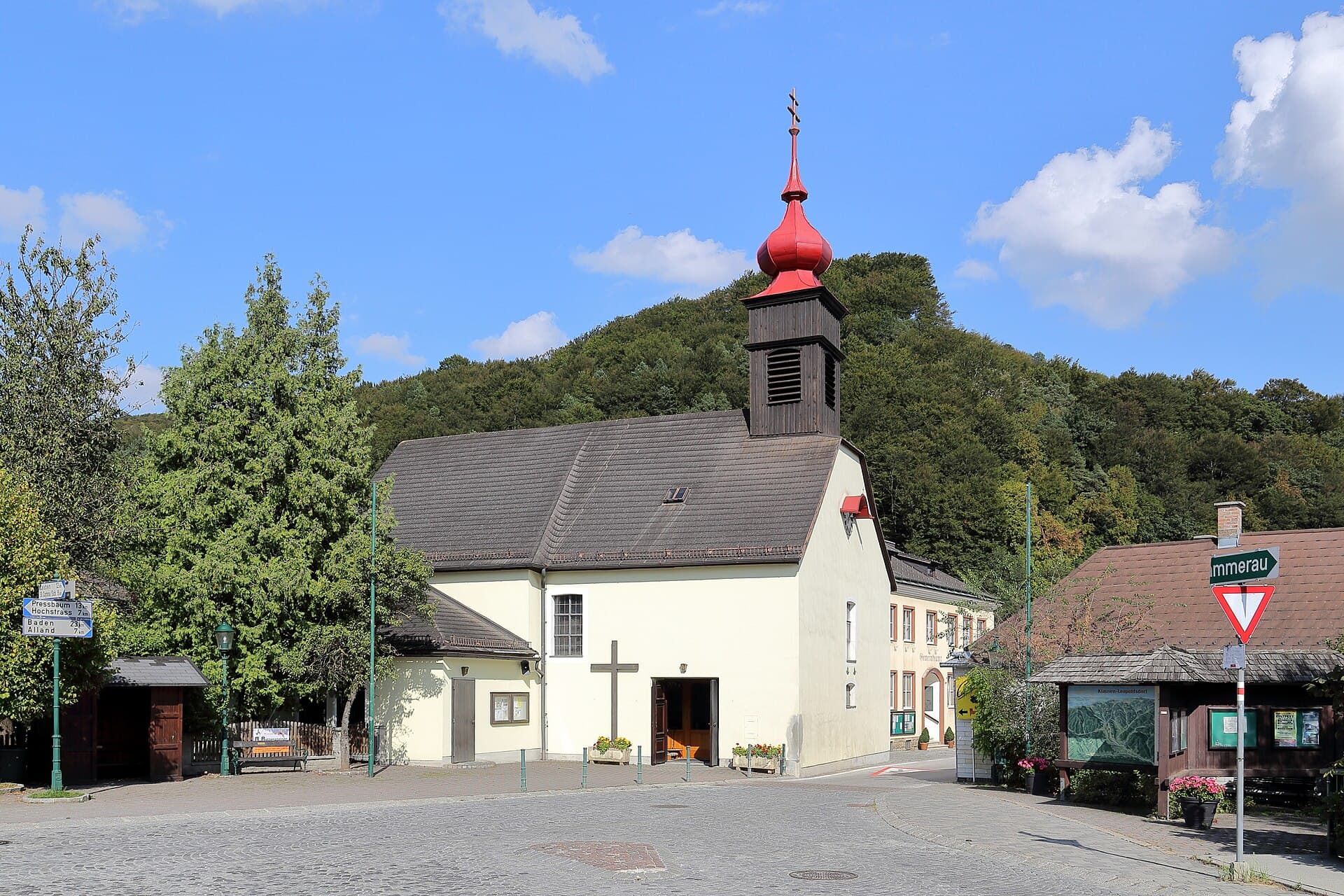 Ortsansicht von Klausen-Leopoldsdorf, Niederösterreich