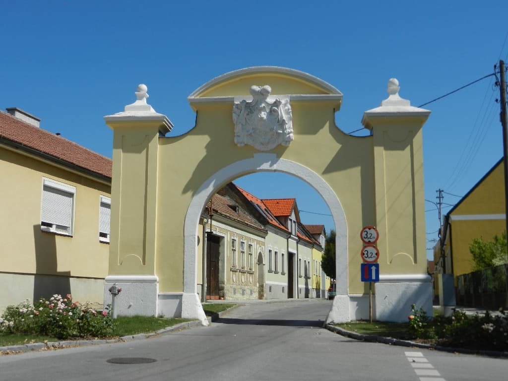 Ortsansicht von Trautmannsdorf an der Leitha, Niederösterreich